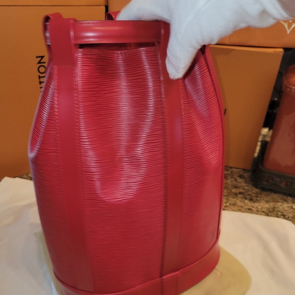 ♥️RARE LOUIS VUITTON EPI RED RANDONNEE PM - COLLECTOR'S CONDITION - Picture 9 of 17